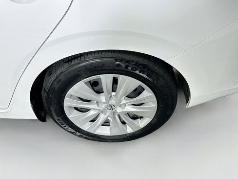 Used 2025 Nissan Sentra S image 11