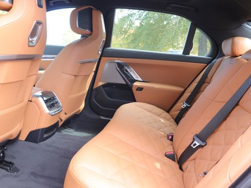 New 2026 BMW 740i xDrive w/ Premium Package image 13