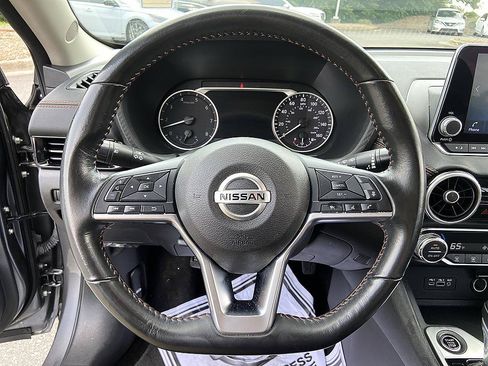 Certified 2023 Nissan Sentra SR FWD image 13