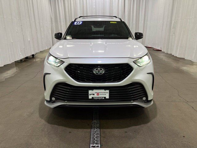 Used 2023 Toyota Highlander XSE AWD/4WD image 9
