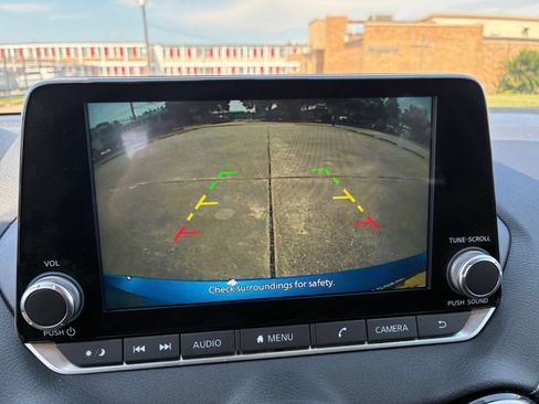 Used 2025 Nissan Sentra SV FWD image 18