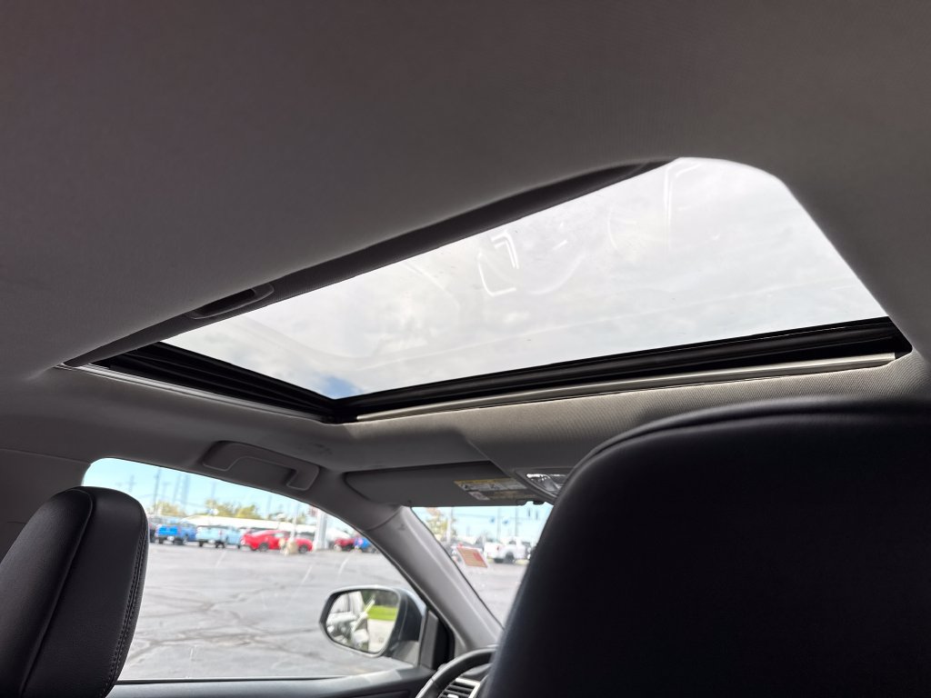 Used 2019 Toyota Highlander XLE AWD/4WD image 3