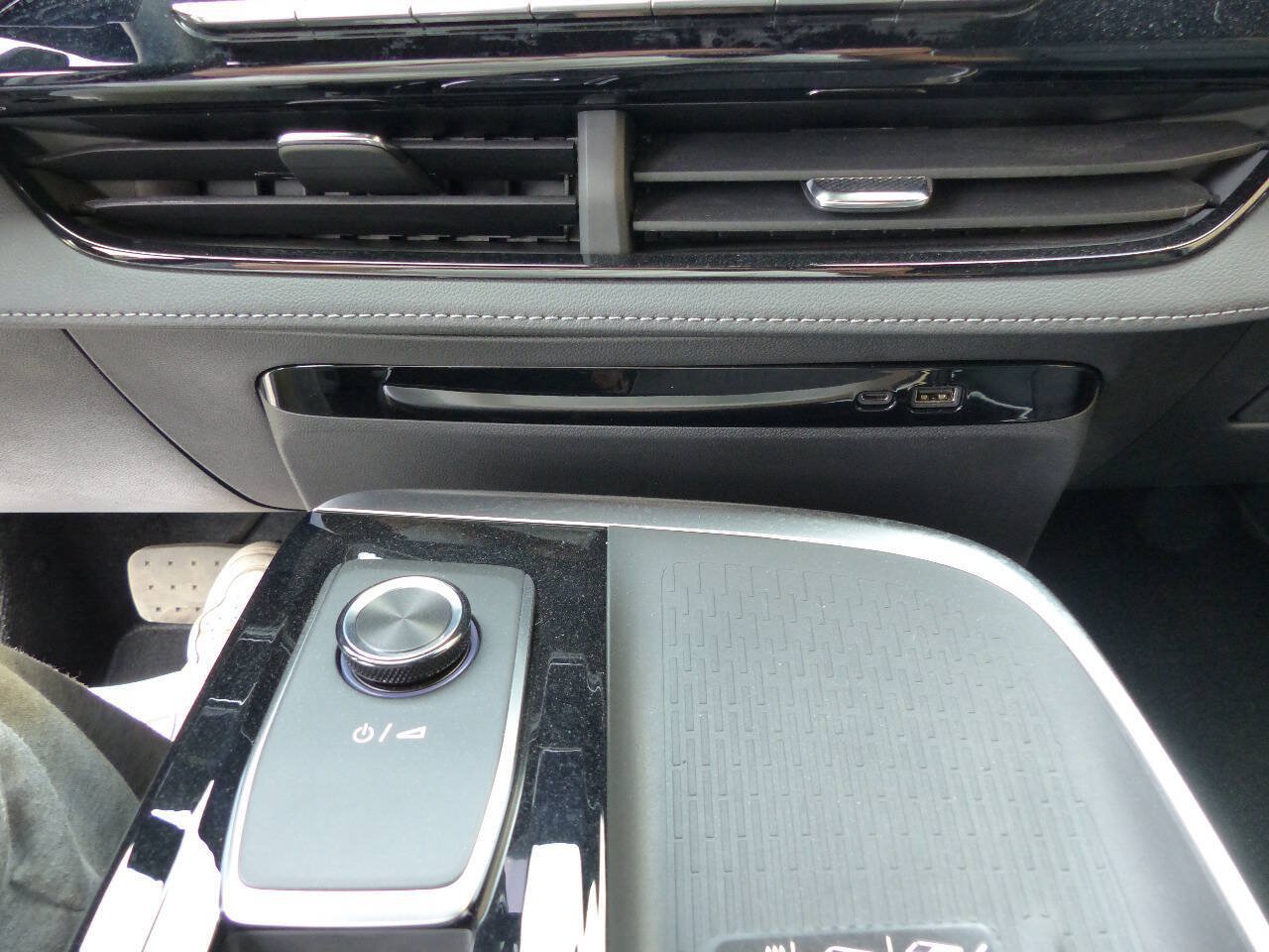 Used 2026 Buick Enclave Preferred w/ LPO, Floor Liner Package FWD image 38