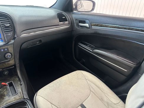 Used 2013 Chrysler 300 Motown image 16
