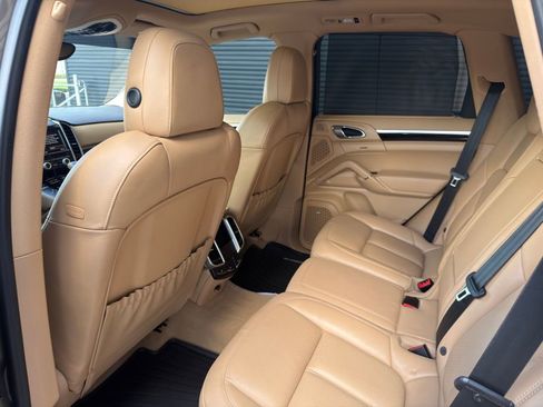 Used 2016 Porsche Cayenne image 7