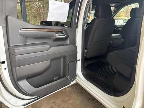 New 2025 GMC Sierra 1500 Elevation image 31