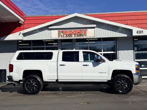 Used 2019 Chevrolet Silverado 2500 LT image 2