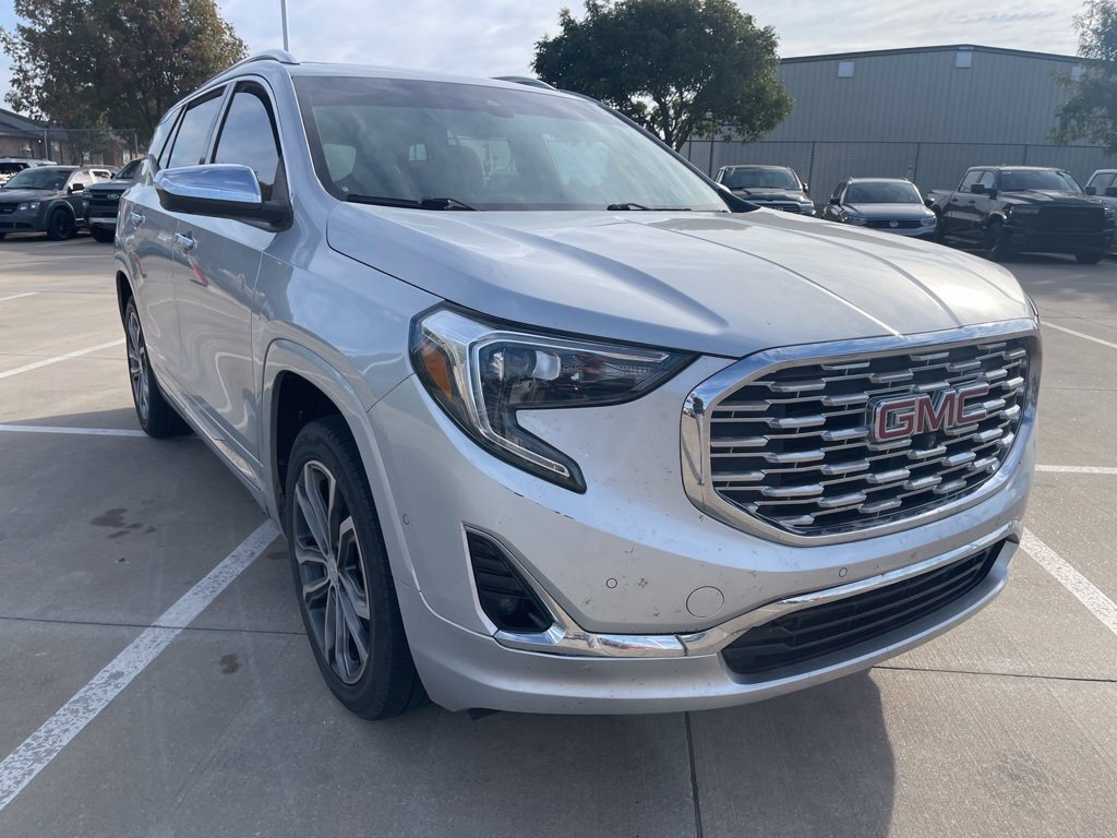 Used 2020 GMC Terrain Denali w/ Denali Premium Package AWD/4WD image 3