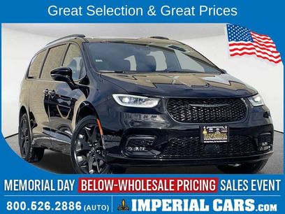 New 2026 Chrysler Pacifica Select