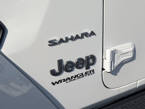 Used 2021 Jeep Wrangler Unlimited Sahara image 23