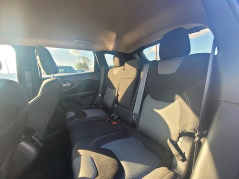 Used 2015 Jeep Cherokee Sport image 2