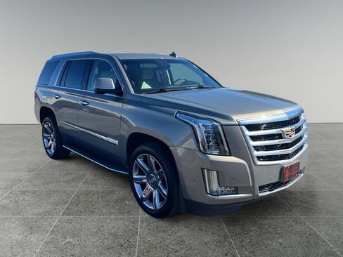Used 2018 Cadillac Escalade Luxury image 1
