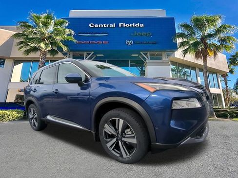 Used 2023 Nissan Rogue SL w/ SL Premium Package image 2