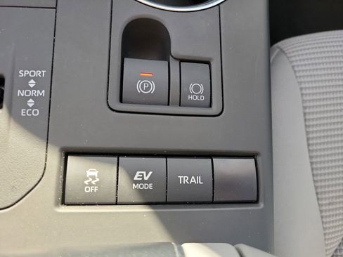 Used 2022 Toyota Highlander LE image 25