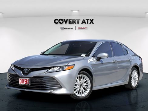 Used 2020 Toyota Camry XLE w/ Driver Assist Package FWD image 2