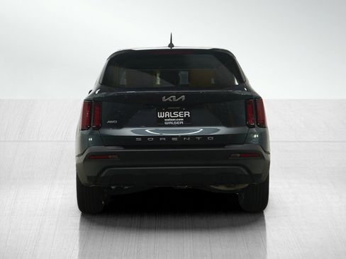 Used 2022 Kia Sorento LX image 4