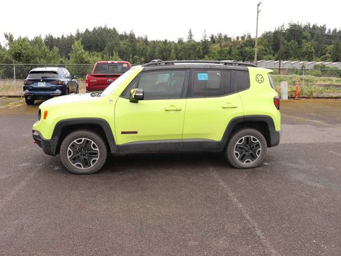 Used 2017 Jeep Renegade Trailhawk w/ Popular Equipment Group AWD/4WD image 8