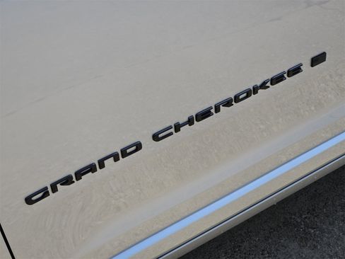 New 2025 Jeep Grand Cherokee L Summit w/ Obsidian Package image 11