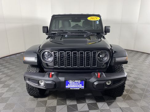 Used 2025 Jeep Wrangler Unlimited Rubicon w/ Convenience Group AWD/4WD image 11