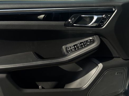 Certified 2026 Porsche Macan AWD/4WD image 23