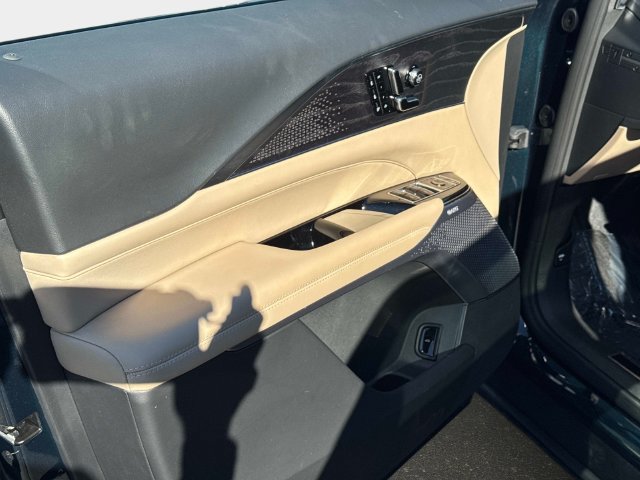 Certified 2026 Cadillac Lyriq Signature Luxury w/ Nappa Leather Package AWD/4WD image 16