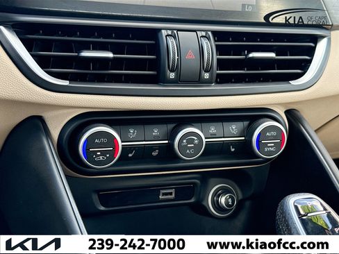 Used 2023 Alfa Romeo Giulia AWD w/ Quick Order Package 22X Lusso image 32