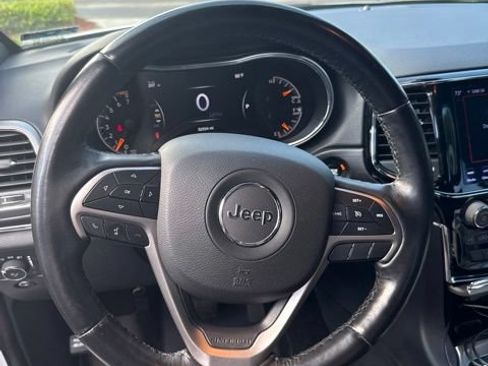 Used 2020 Jeep Grand Cherokee Limited AWD/4WD image 2