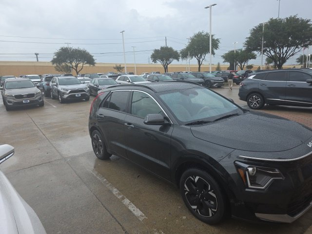 Certified 2023 Kia Niro Wind FWD image 5