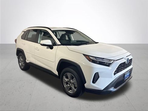 Used 2024 Toyota RAV4 LE AWD/4WD image 4