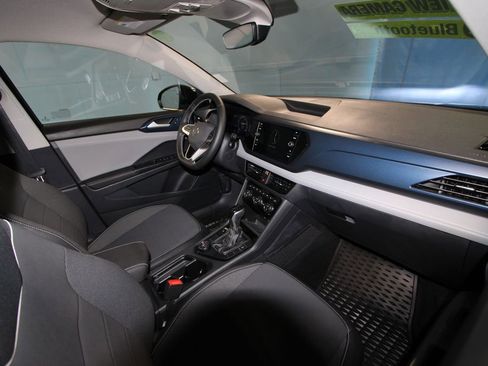 Used 2024 Volkswagen Taos SE image 19