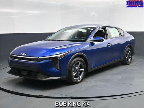 New 2025 Kia K4 LXS image 1