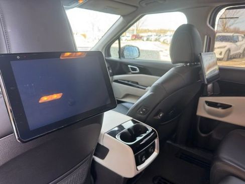 Used 2022 Kia Carnival SX image 5