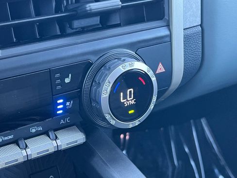 Used 2024 Toyota Tacoma Trailhunter image 30