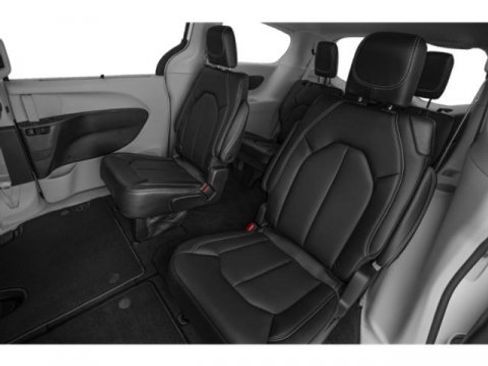Used 2023 Chrysler Pacifica Touring-L FWD image 16