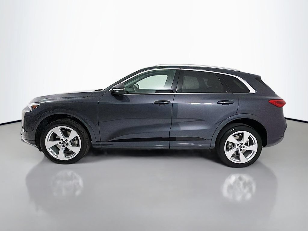Used 2025 Audi Q5 Premium Plus w/ Premium Plus AWD/4WD image 4