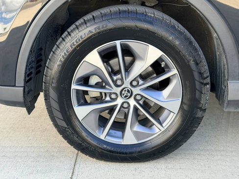 Used 2017 Toyota RAV4 XLE w/ Carpet Mat Package AWD/4WD image 32