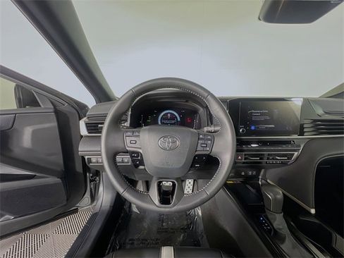 Used 2025 Toyota Camry LE image 13