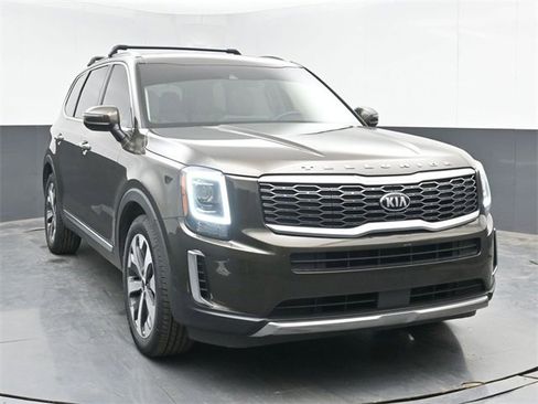 Used 2020 Kia Telluride S w/ S 8 Passenger Seating Package image 2