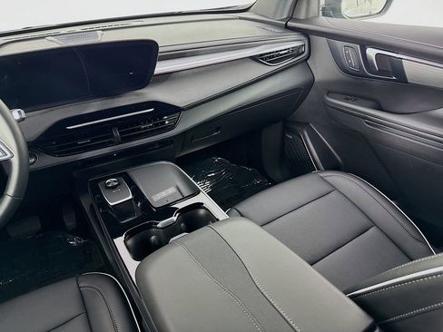 Used 2025 Buick Enclave Preferred image 24