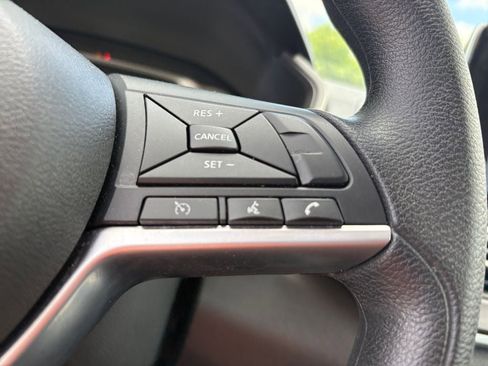 Used 2025 Nissan Altima 2.5 SV FWD image 30