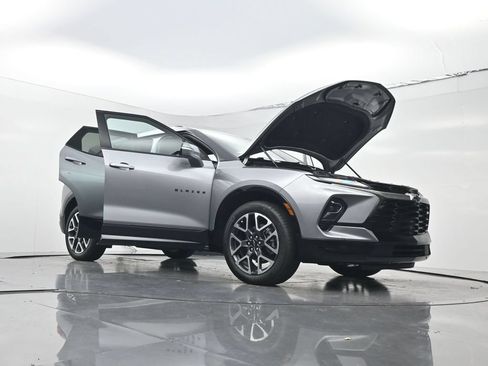 Used 2025 Chevrolet Blazer RS FWD image 32