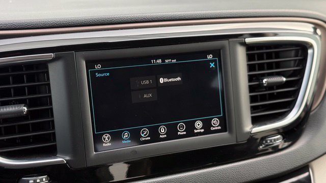 Used 2019 Chrysler Pacifica Touring-L FWD image 29