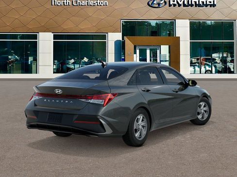 New 2026 Hyundai Elantra SE FWD image 4