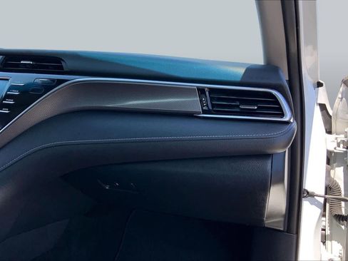 Used 2018 Toyota Camry XSE FWD image 18