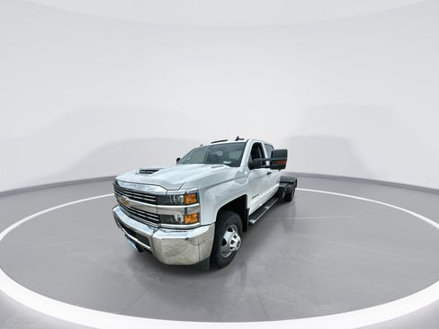 Used 2018 Chevrolet Silverado 3500 W/T w/ WT Convenience Package AWD/4WD image 4
