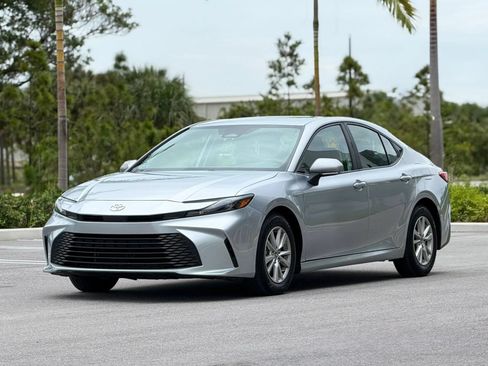 Used 2025 Toyota Camry LE FWD image 3