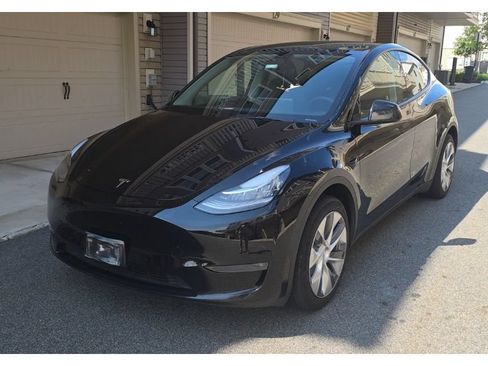 Used 2023 Tesla Model Y Long Range AWD/4WD image 1