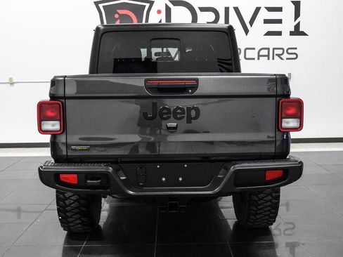Used 2023 Jeep Gladiator Willys image 12