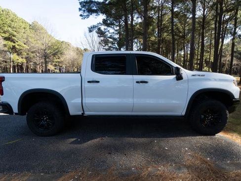 Used 2022 Chevrolet Silverado 1500 ZR2 w/ Technology Package image 2