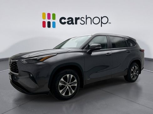 Used 2024 Toyota Highlander XLE image 1
